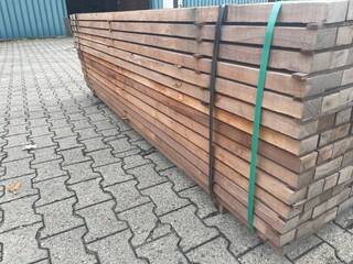 Ca. 105x Massaranduba Onderligger Fijnbezaagd, 40x60mm, lengte 200cm